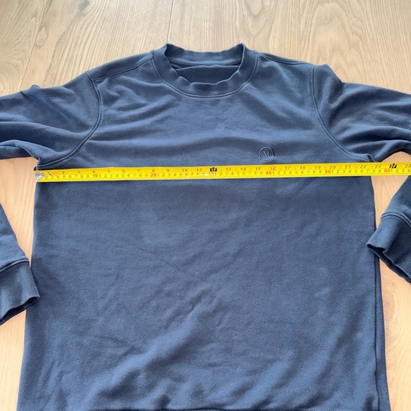 Vuori Men's Navy Crewneck Sweatshirt - Large - Picture 6 of 8